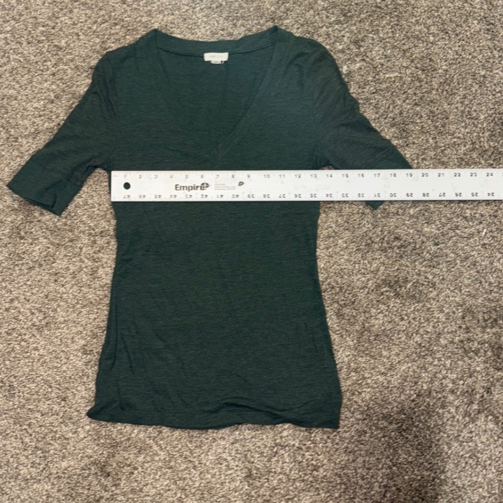 Love Culture Womens Dark Green V-Neck Elbow Sleeve Slim Fit T-Shirt Size M